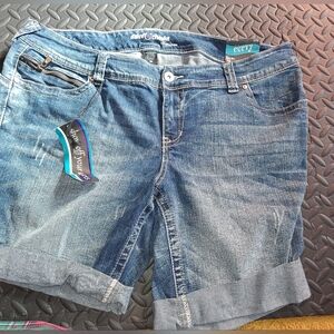 Sweet Cheeks By Ariya Jeans- Curvy Denim Rolled Hem Shorts - Size 18